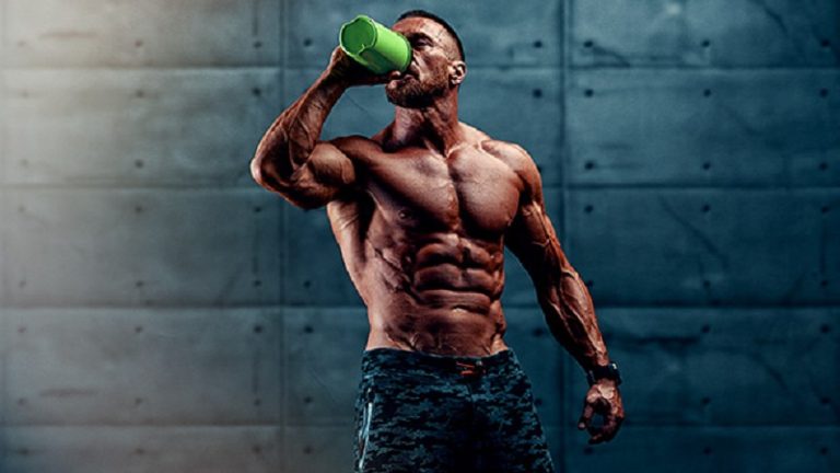 How many grams of protein and energy per day should a bodybuilder consume?